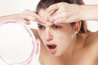 Hautunreinheiten und Akne im Erwachsenenalter