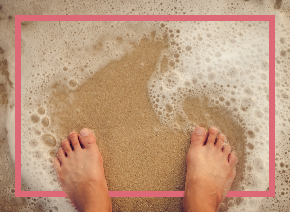 schöne füße am strand