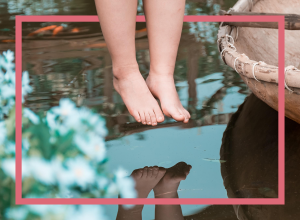 Geschwollene Füße im Sommer – Ursachen & Tipps